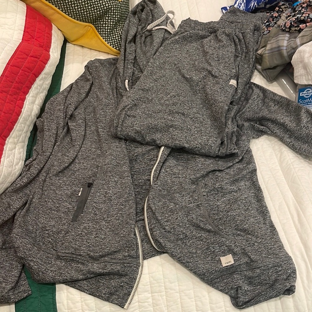 Vuori Dream Knit Jogger and Full Zip Jacket Set